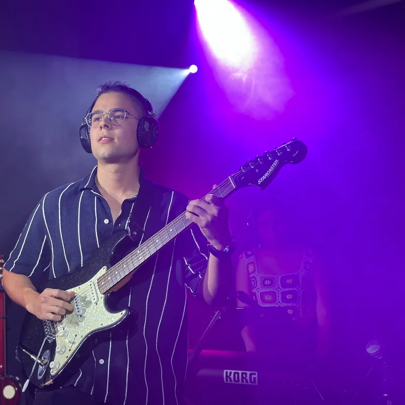 Juan David Castañeda, productor musical, compositor y guitarrista de Classicstone Music Center