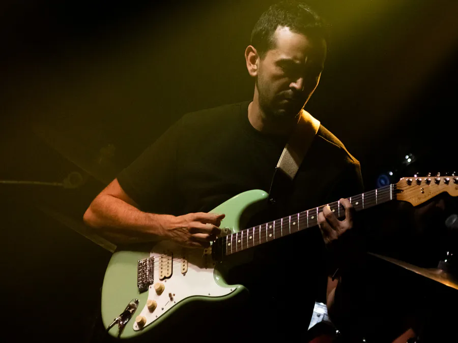 Estudiante de guitarra de Classicstone Music Center en Bogotá (1 de 12)