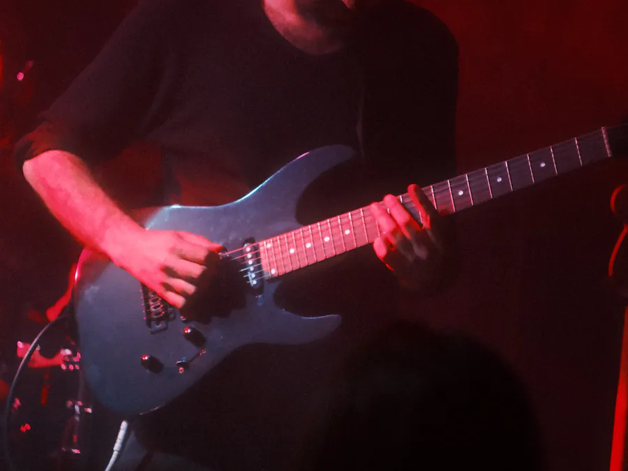 Estudiante de guitarra de Classicstone Music Center en Bogotá (5 de 8)