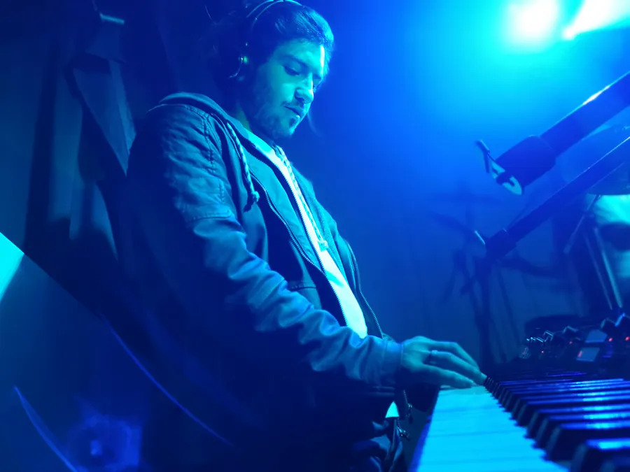 Estudiante de piano de Classicstone Music Center en Bogotá (2 de 8)
