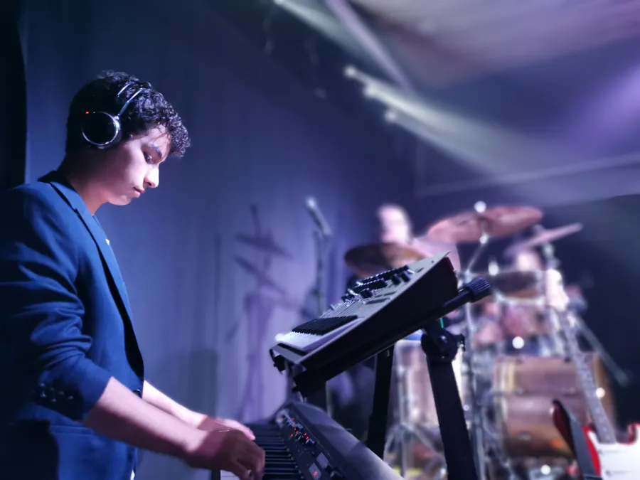 Estudiante de piano de Classicstone Music Center en Bogotá (3 de 8)