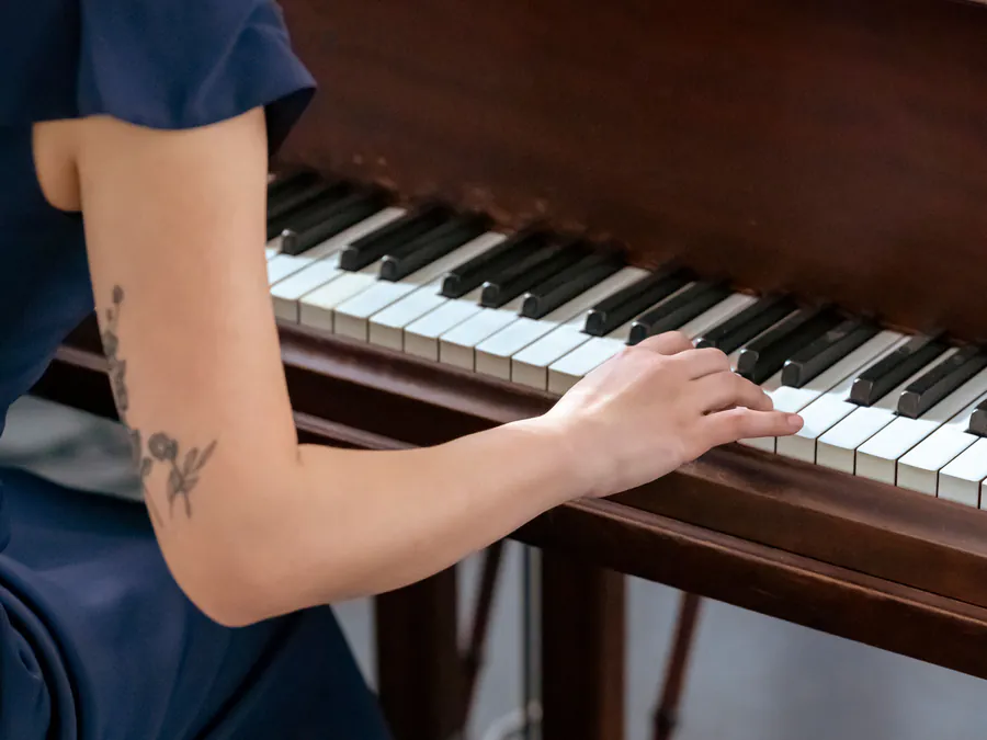 Estudiante de piano de Classicstone Music Center en Bogotá (5 de 8)